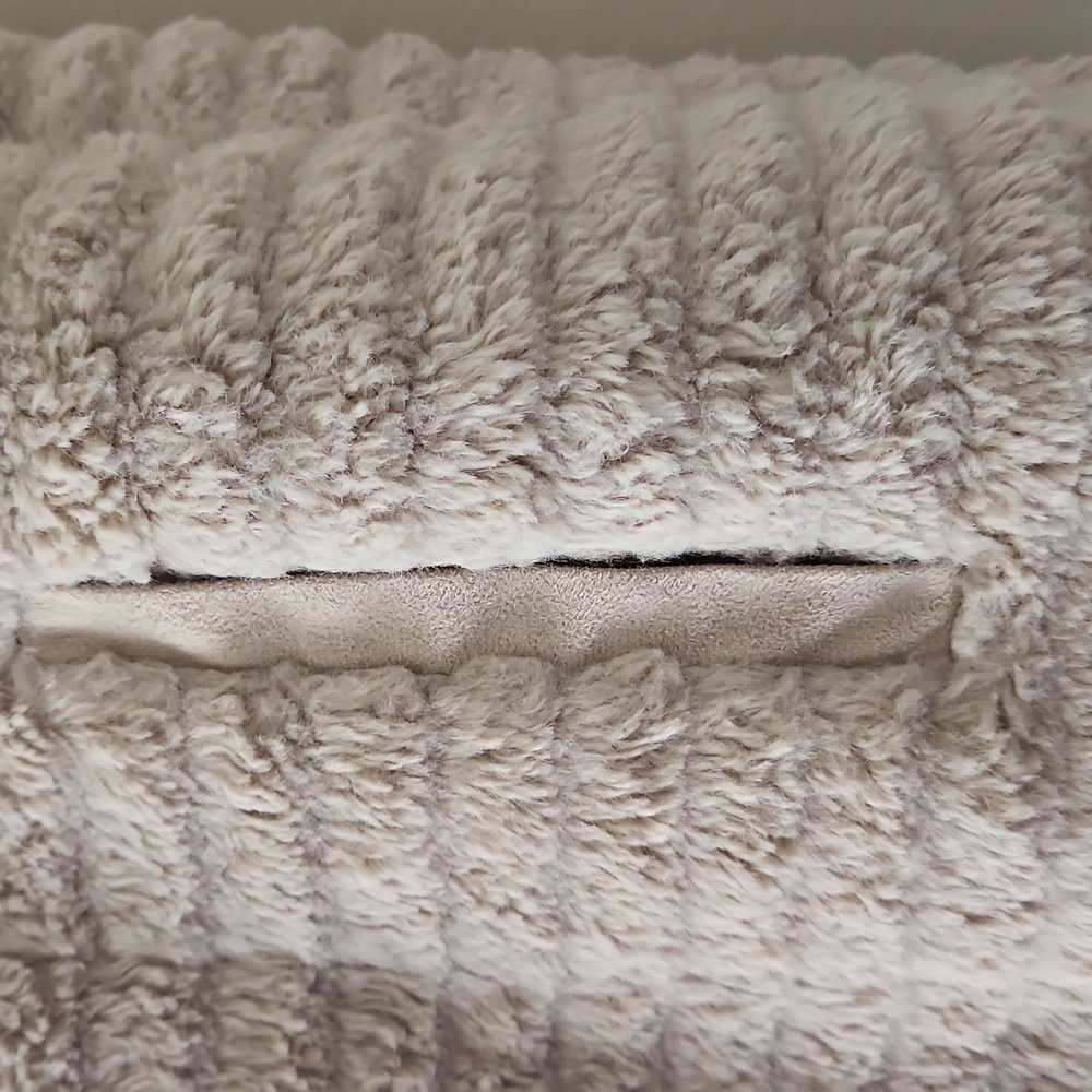 Calvin Klein Sherpa Vest - Picture 4 of 13